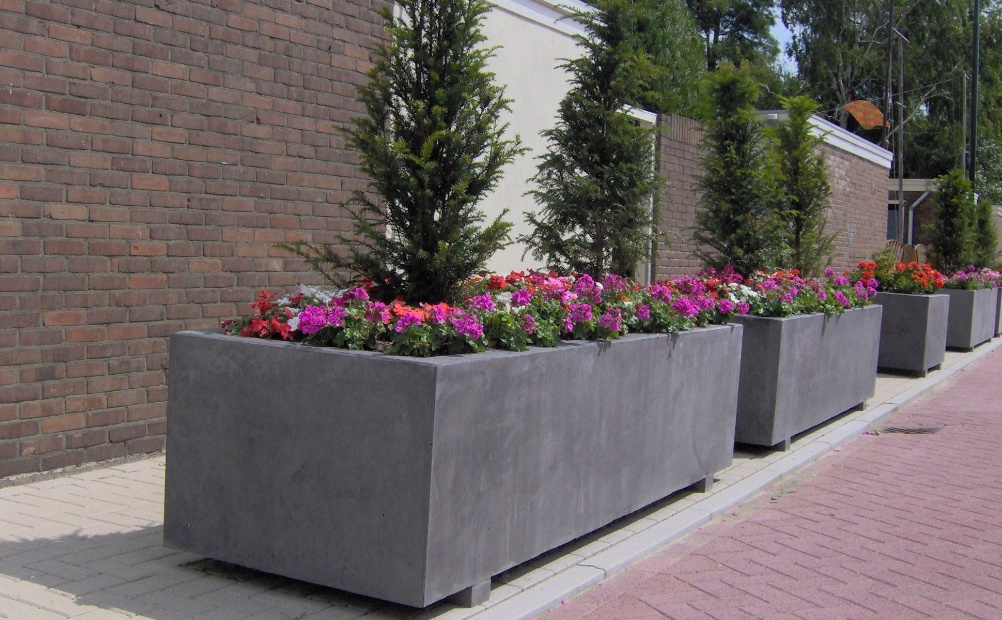 Biscuit Streng Concreet Betonnen bloembakken voor openbare ruimten? Stedon Stedelijke producten