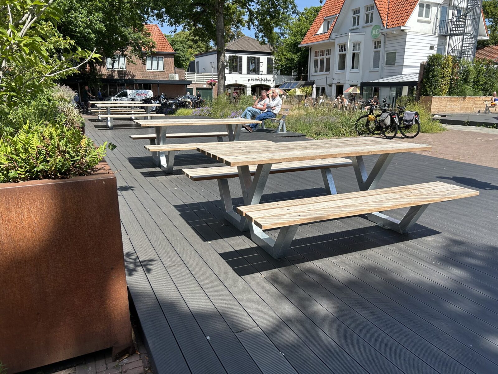 Picknicktafel, picknicktafels, picknicktafels voor in de openbare ruimte. Parkbank, parkbanken, banken openbare ruimte, houten parkbank, houten parkbanken, parkmeubilair, Metalen parkbank, hufterproof parkbank